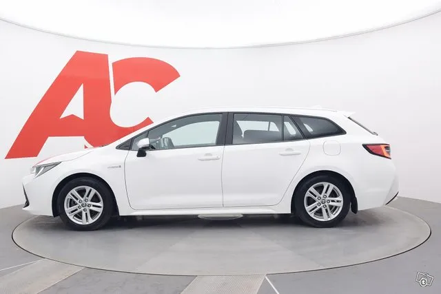 Toyota Corolla Touring Sports 1,8 Hybrid Active Edition - / Moottorinlämmitin / Kamera / Navi / Image 2