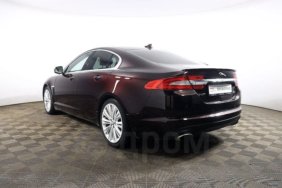 Jaguar XF Image 7